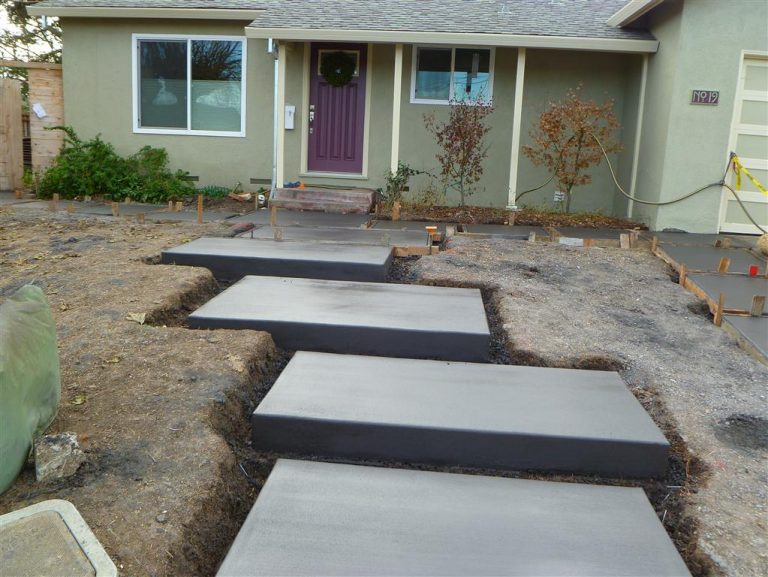 Decorate the Patio using Concrete Stepping Stones – TopsDecor.com