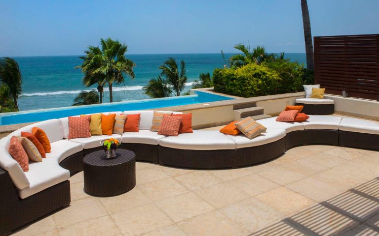 Your pool with stylish outdoor pool furniture – TopsDecor.com