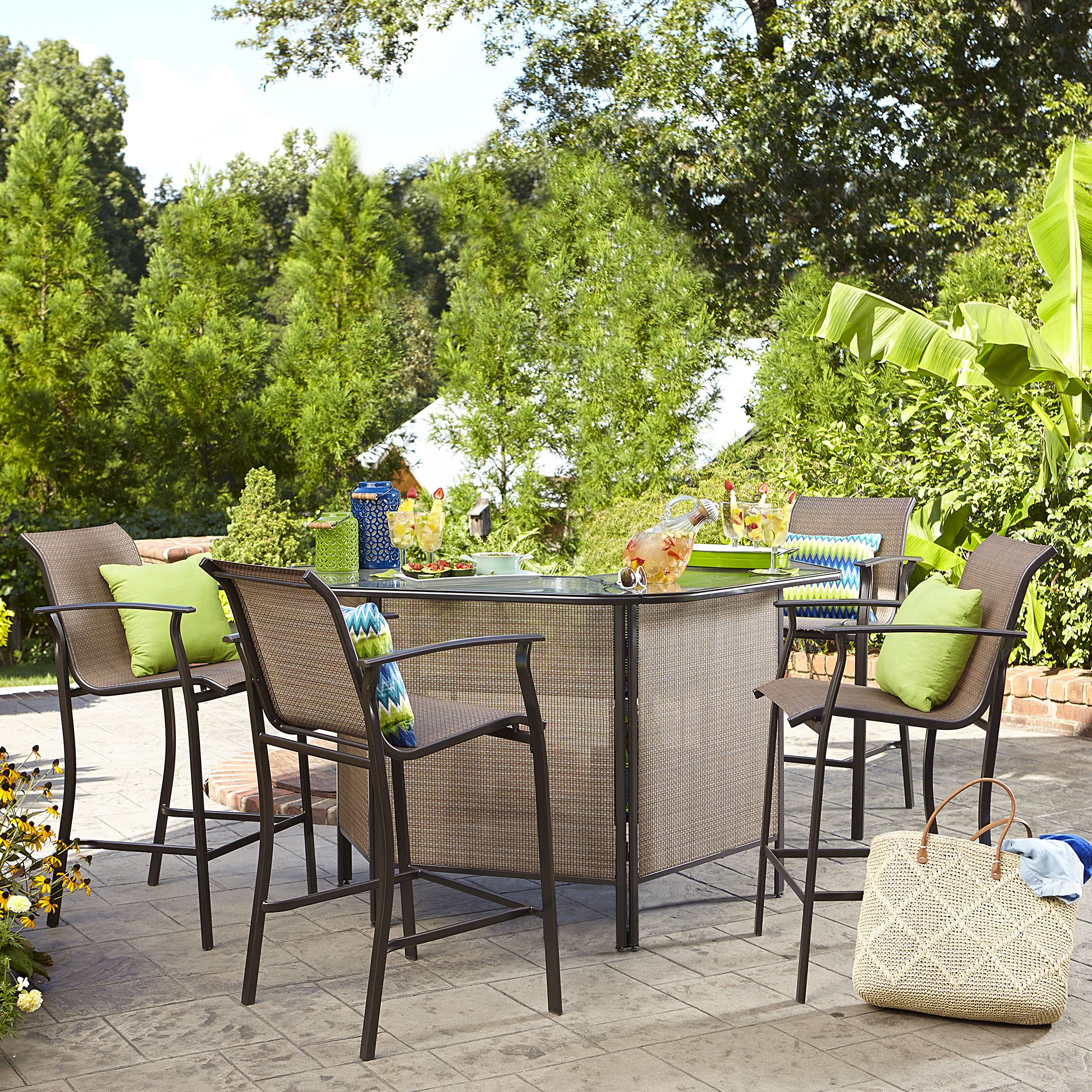 Make your perfect lawn by patio bar set