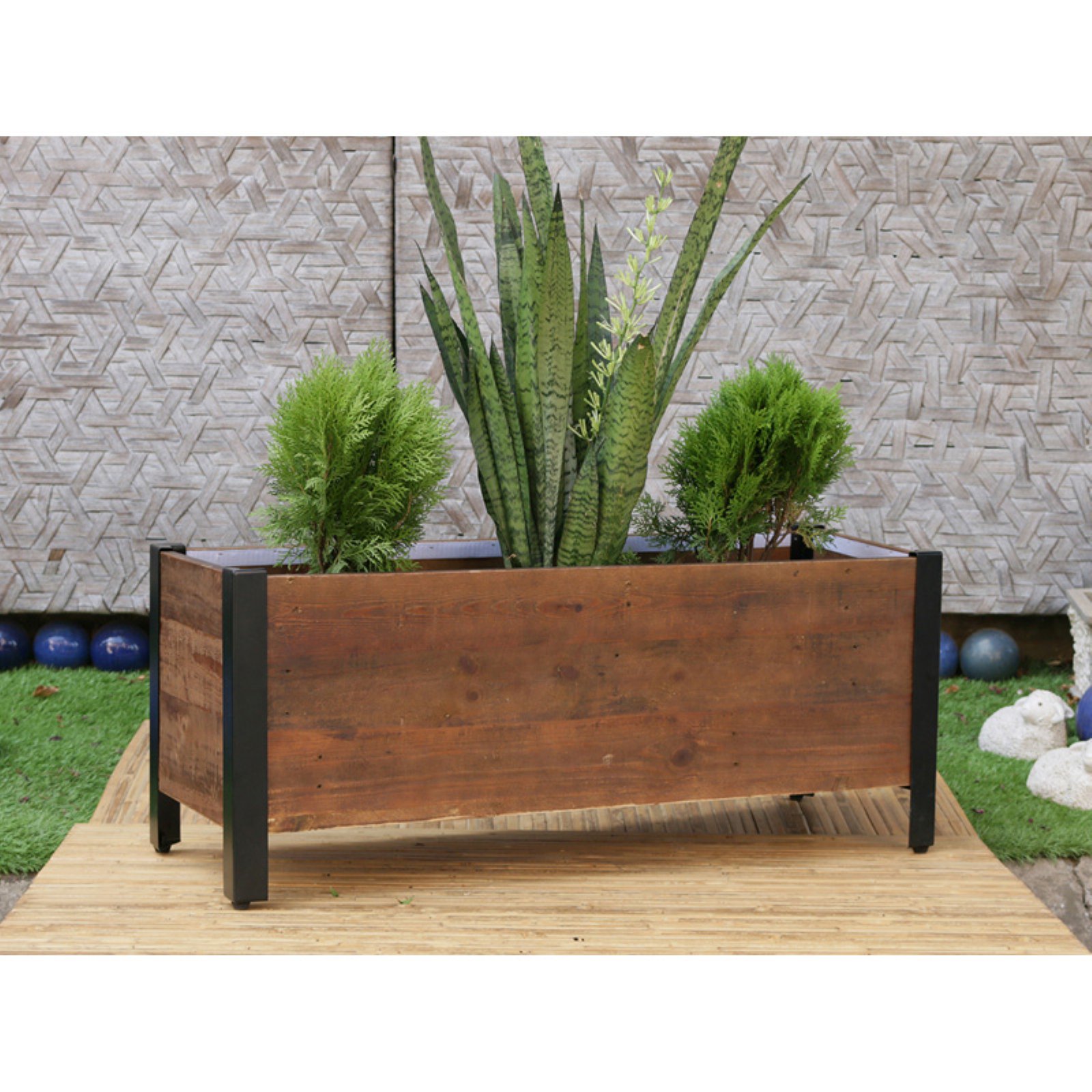 Make your garden luxuries and beautiful with wooden planter boxes