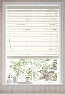 Use wooden venetian blinds for perfect style