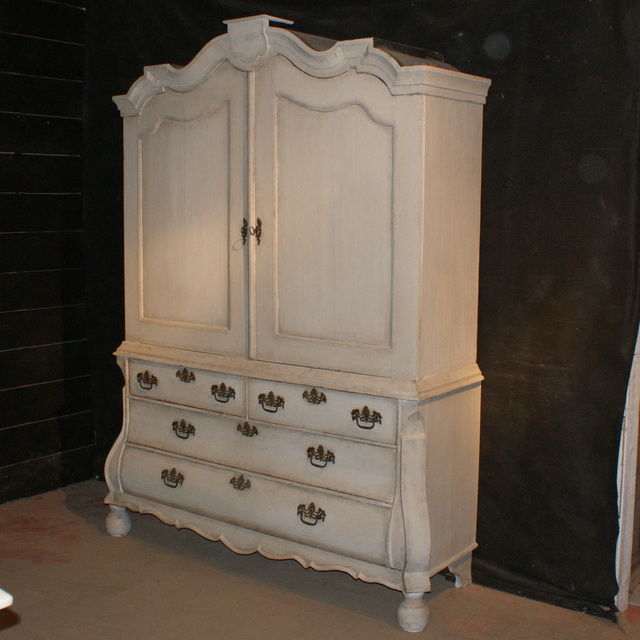 Antique Cupboards UK:: French Cupboards - Antique oak Cupboards