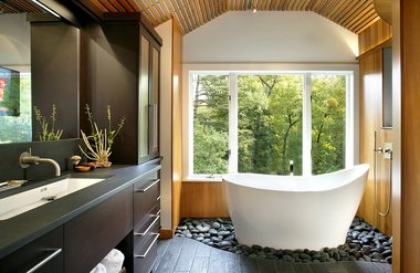 Interior design: Luxury bathroom has unique Asian style and high-end
