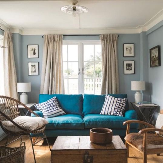 Create a charismatic
impression by using the perfect living room colours