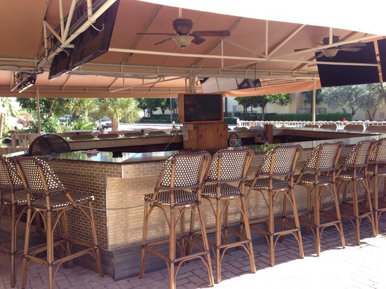 Beautiful outdoor bar next to the pool - Picture of Royal Beach
