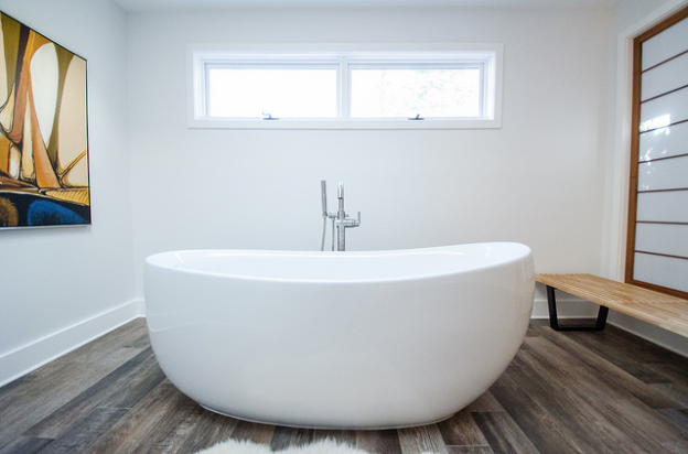 Luxury Bathtubs 101: Choosing the Right Bathtub for Your Bathroom