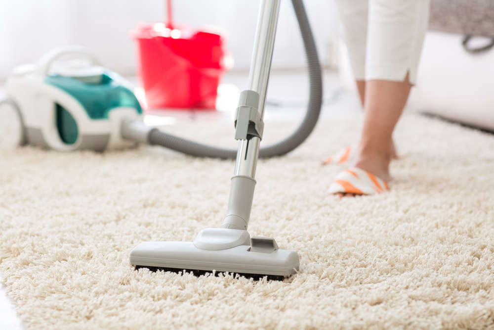 Carpet Vacuum How To Clean A Carpet On Hardwood Floor (Great Guide)