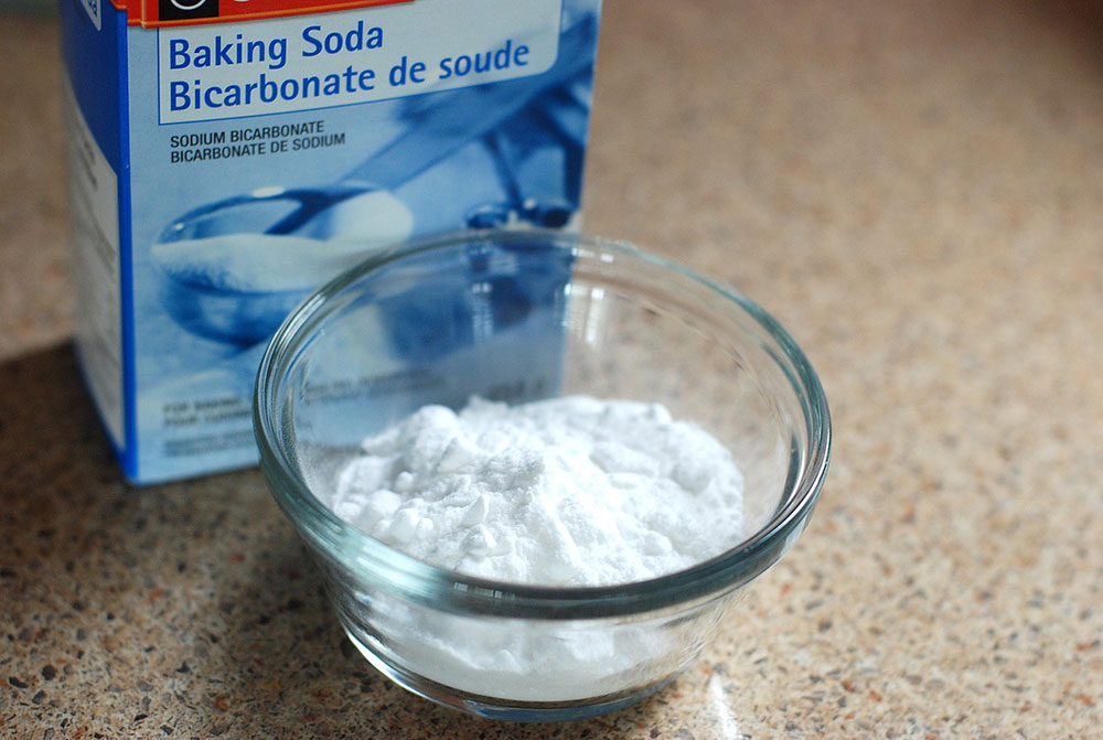 Baking soda How to clean a carpet on hardwood floor (great guide)