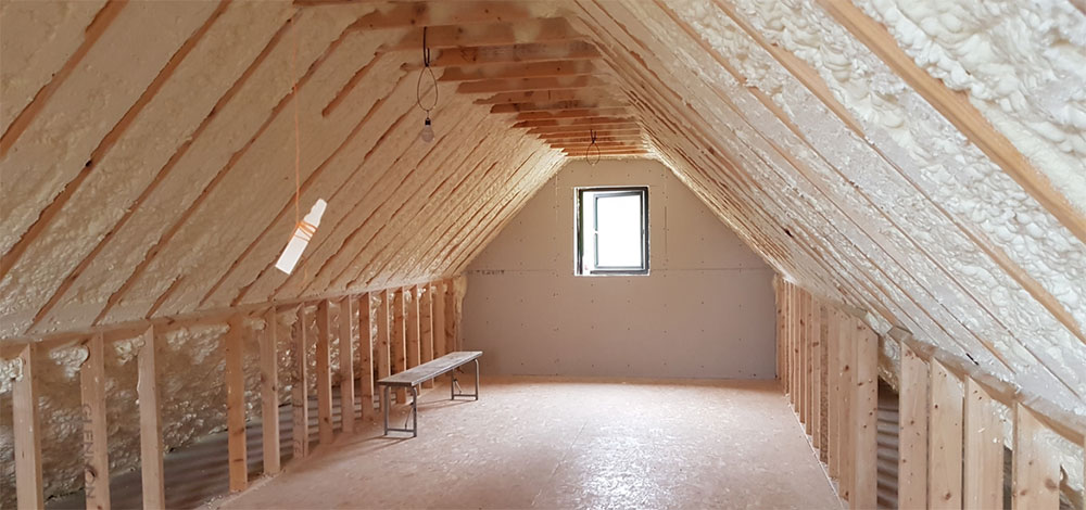 Soundproofing spray foam insulation against fiberglass, and that's better