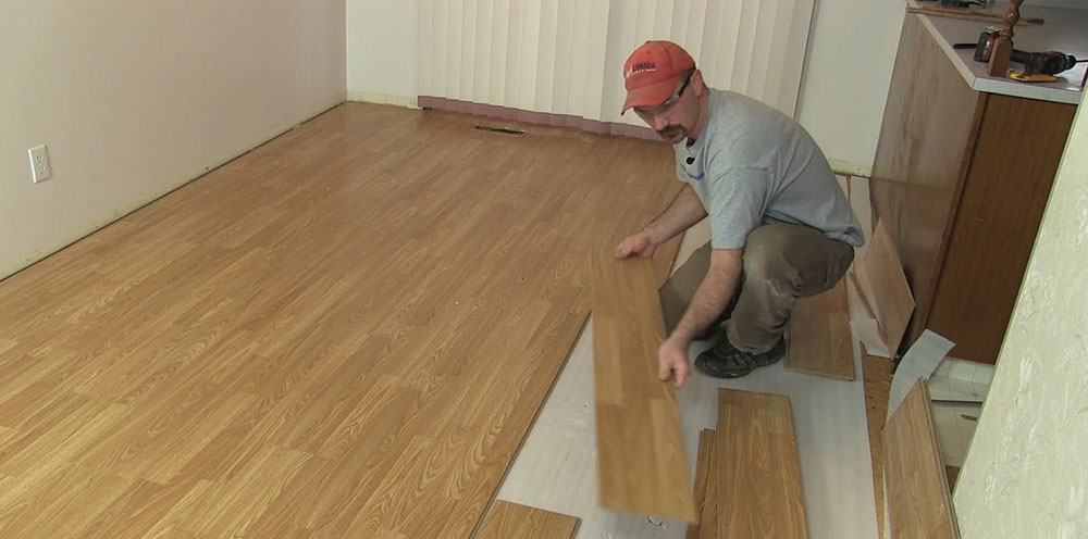 Removing the laminate floor Remove a wet laminate floor and avoid damage