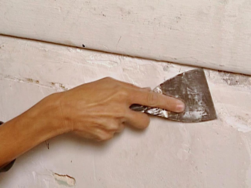 Clean damaged areas How to repair plaster walls and ceilings in your house
