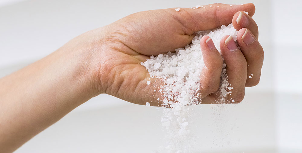 Epsom salt How to easily remove the fiberglass insulation from the skin