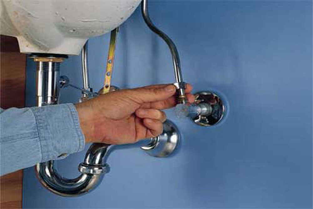 Close valve How to repair a leaky kitchen tap quickly