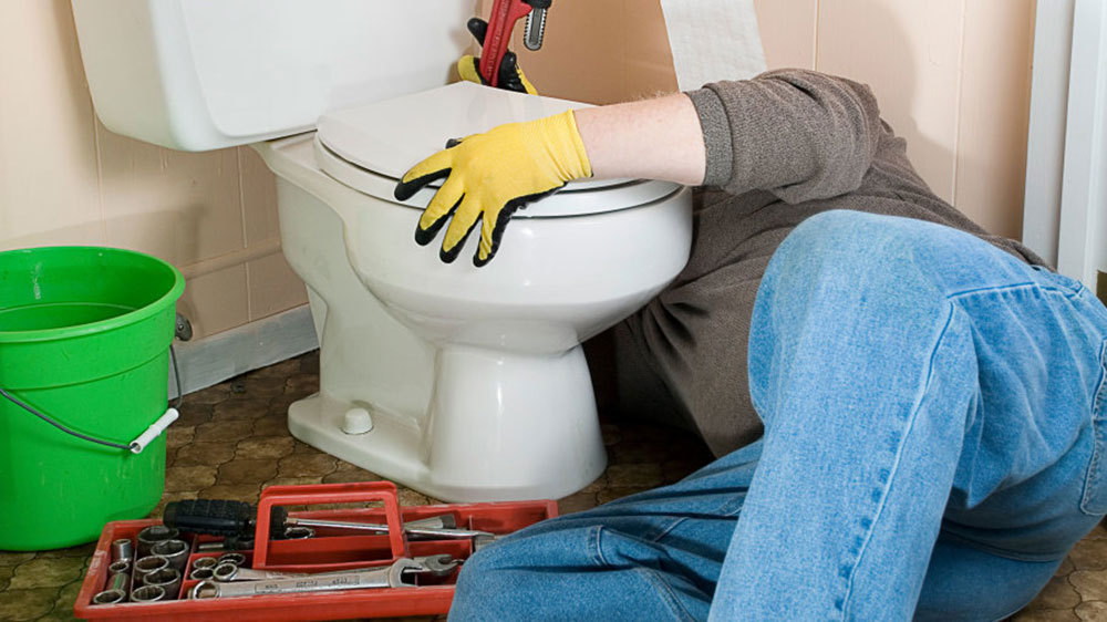 Remove toilet How to remove bathroom tiles and do not make a big mess