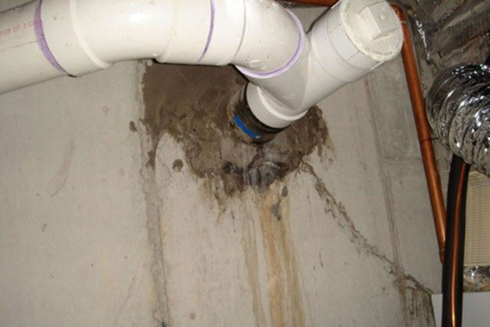 Leaky basement pipes How can you get rid of cellar smell?  Quick tips to get it done