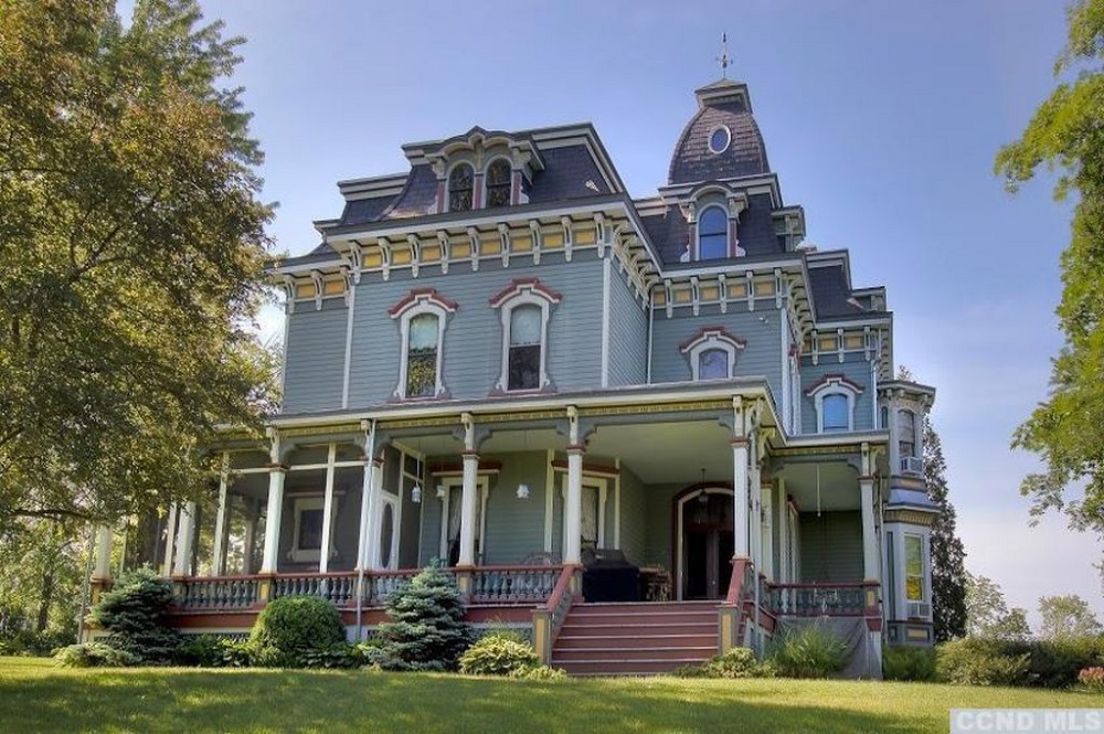 t7-24 What are Victorian houses and what defines their architecture?