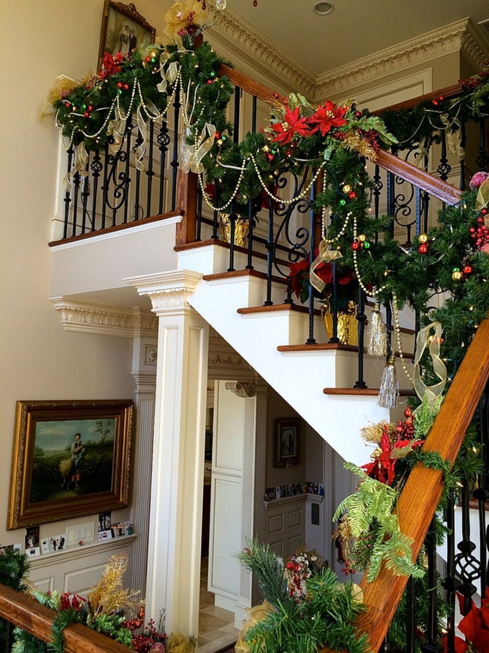 t4-7 Great ideas for decorating Christmas stairs that you should definitely try