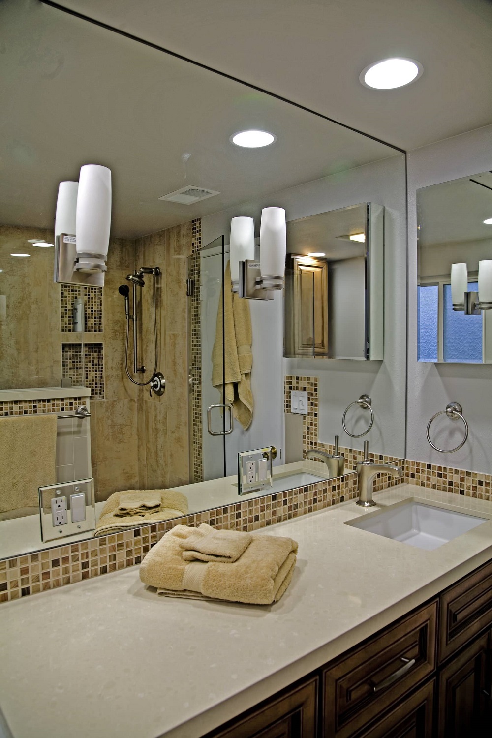van13-1 Neat corner bathroom vanity ideas that you will find useful
