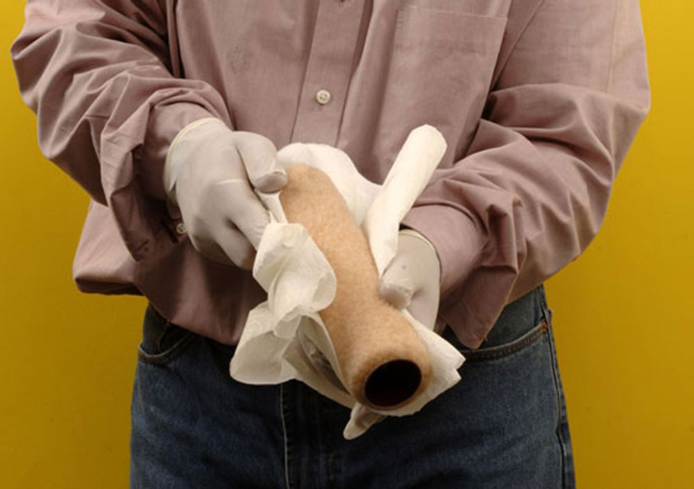 rinsing How to clean paint rollers after painting the walls