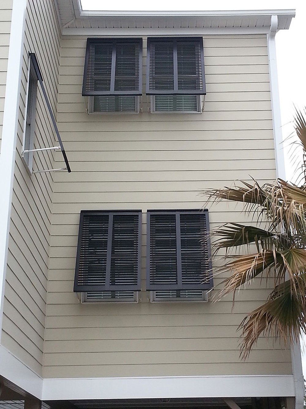 Bermuda-Shutters-by-The-Plantation-Shutter-Company What are Bahamian roller shutters and what are their advantages and disadvantages?
