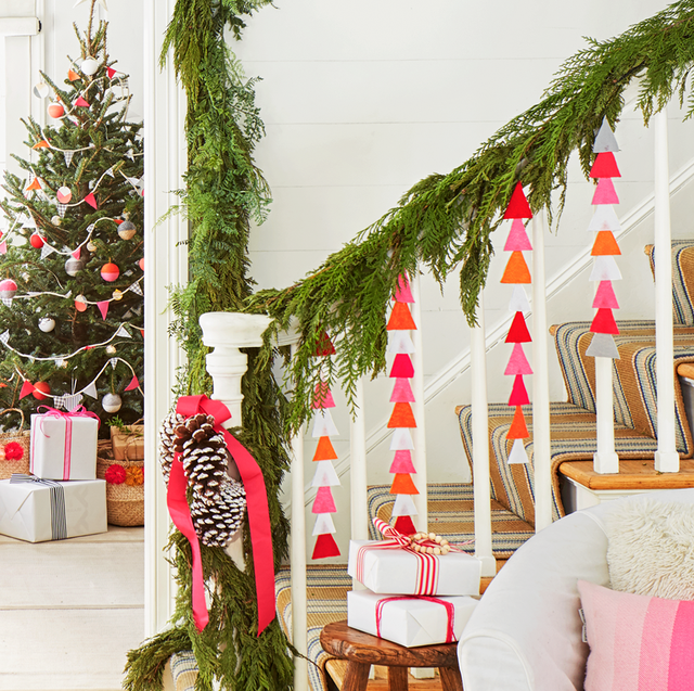 17 Best Staircase Christmas Decorations - Holiday Stair Decor Ide