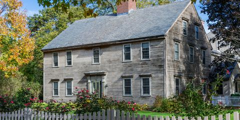 What is a Colonial House? - Facts About American Colonial Style Hom