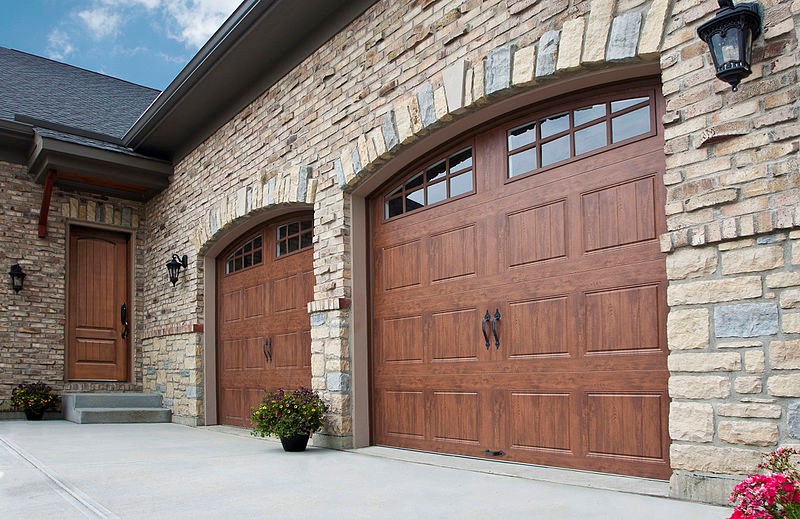 How to choose the right garage door for
your home
