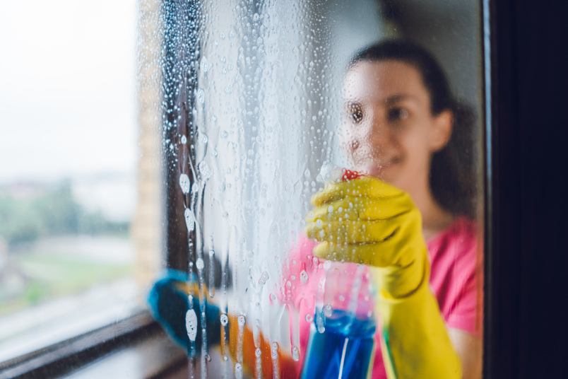 5 Natual Summer Cleaning Hacks to Brighten Up Your Ho