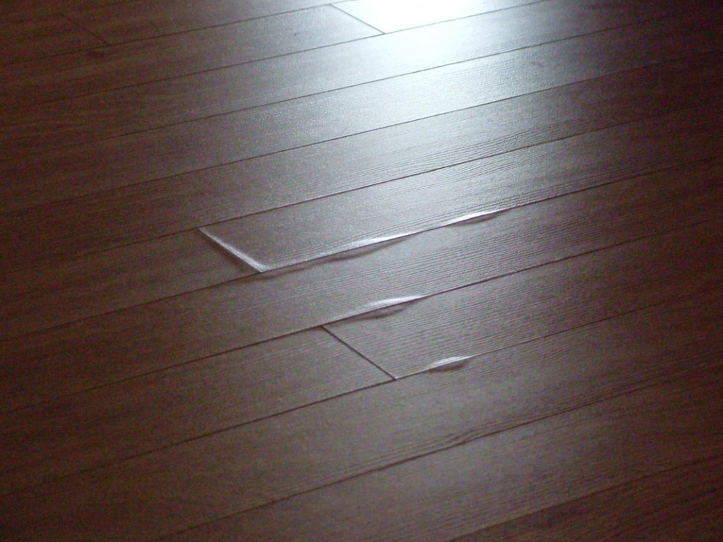 How to repair a wet laminate floor and
avoid damage