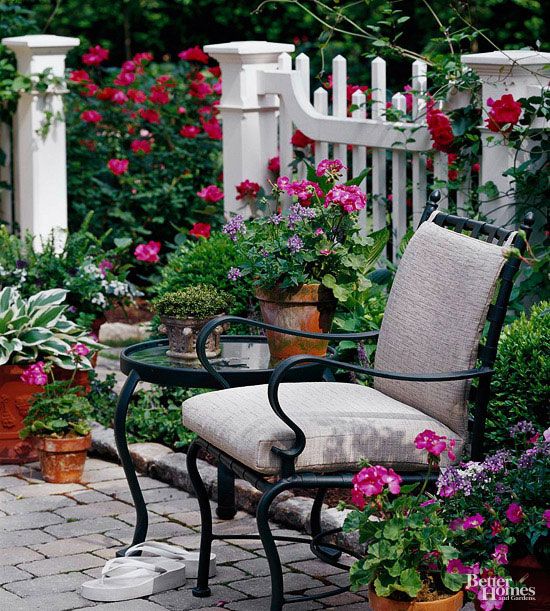16 Simple Solutions for Small-Space Landscapes | Small backyard .