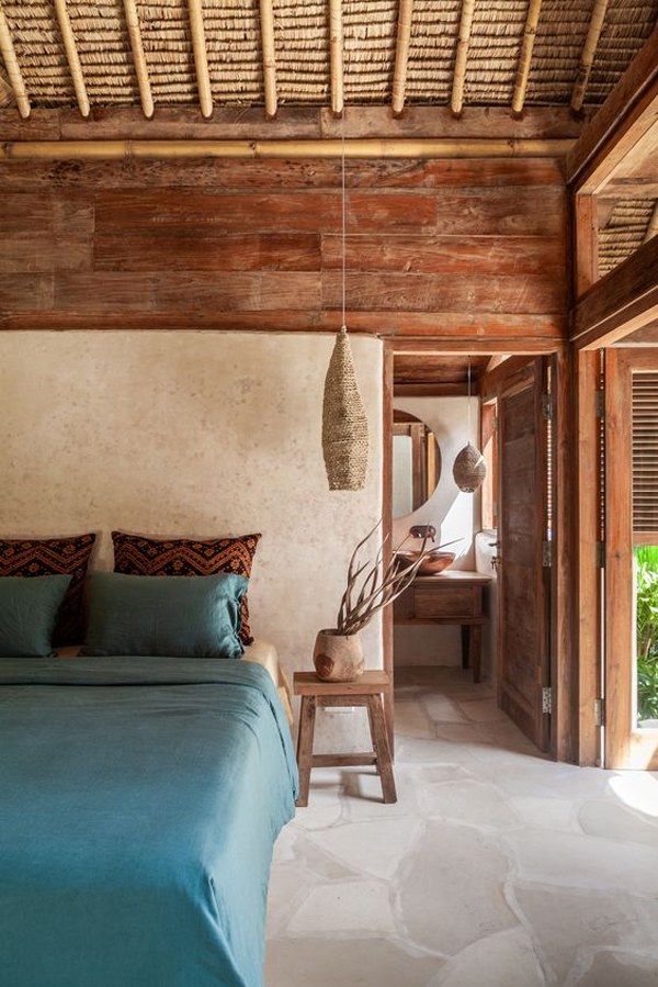 Aesthetic-tropical-bedroom-villas-with-wooden-exposure