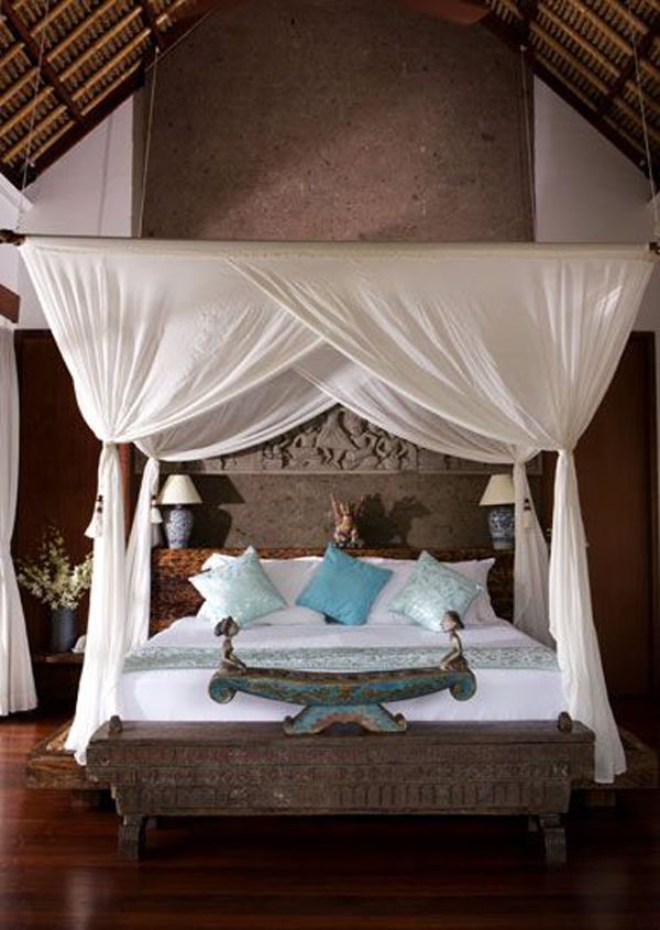 Ethnic-tropical-bedroom-villa-with-canopy