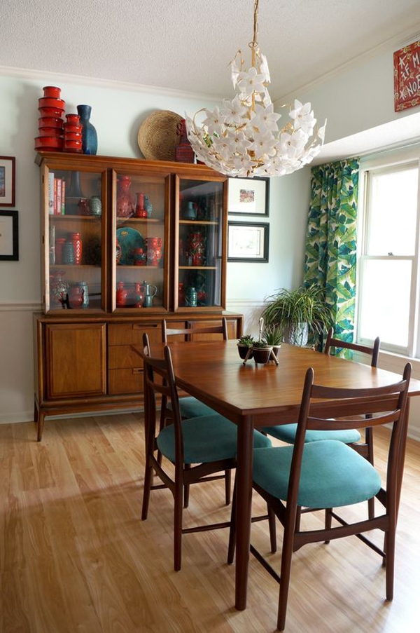 wood-friendly-dining-areas-with-showcase