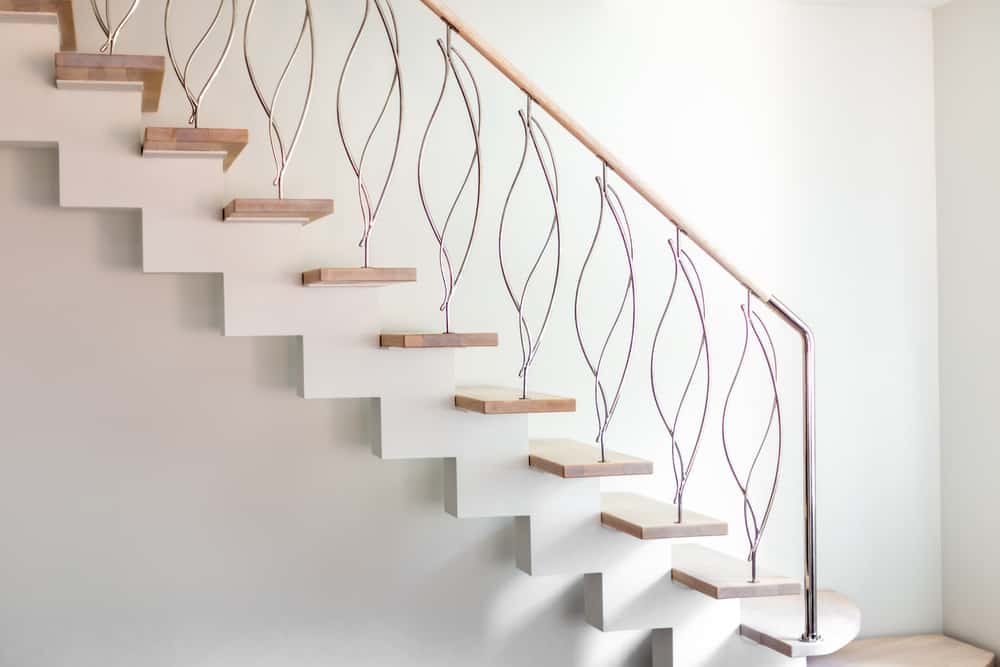Stairs with thin wire railings