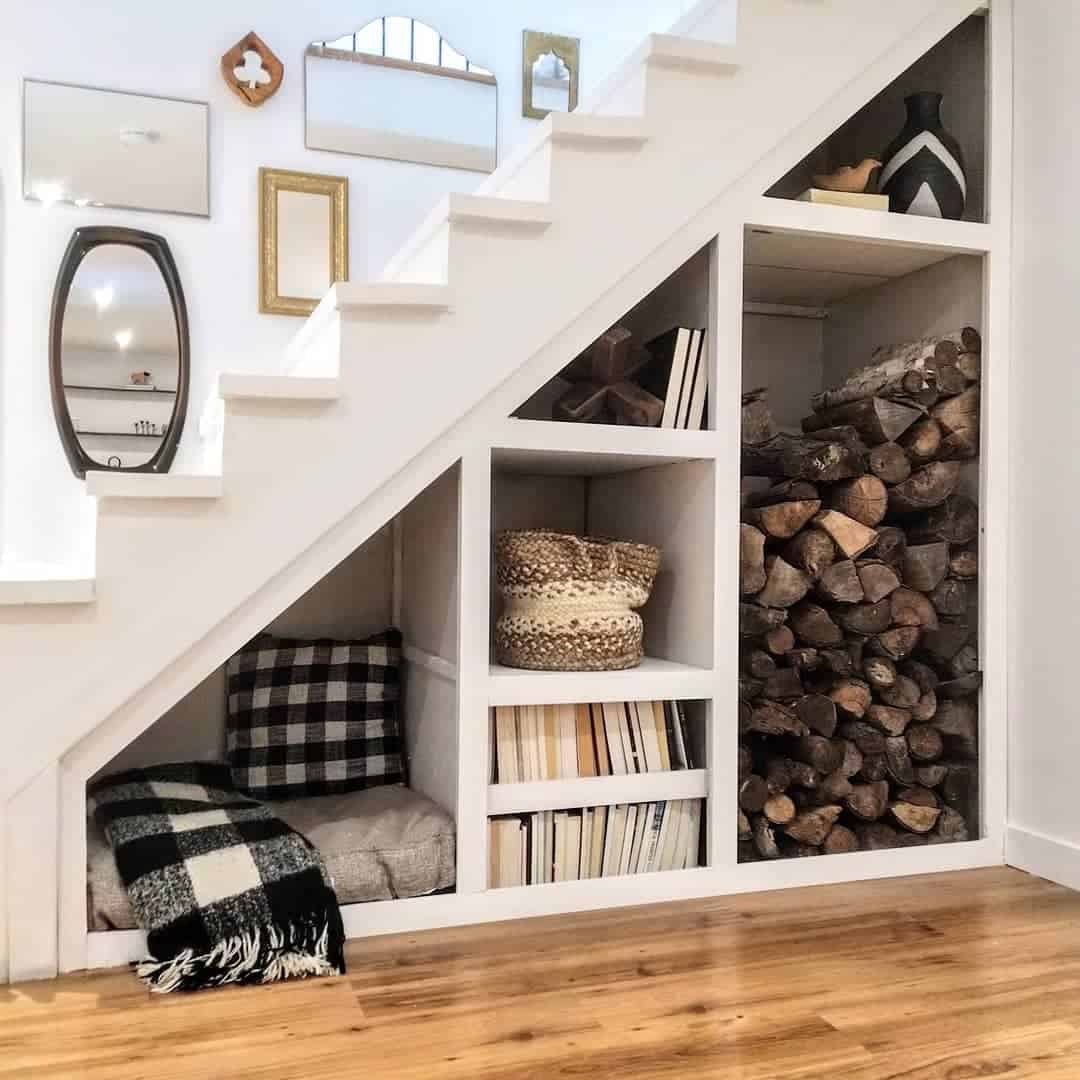 Storage space under the stairs 