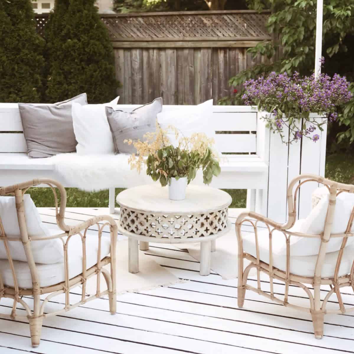 White wooden patio furniture 