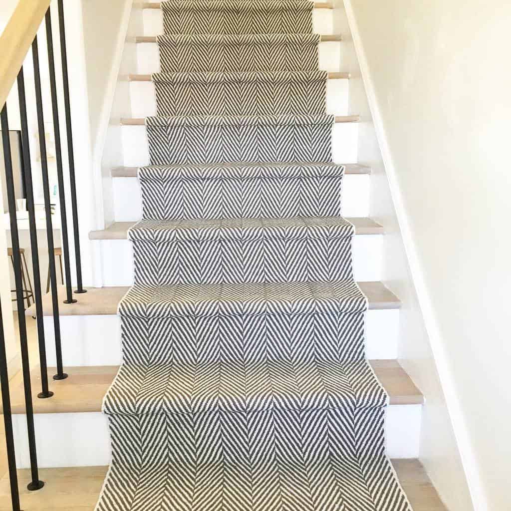 Stair runner with white and black pattern 