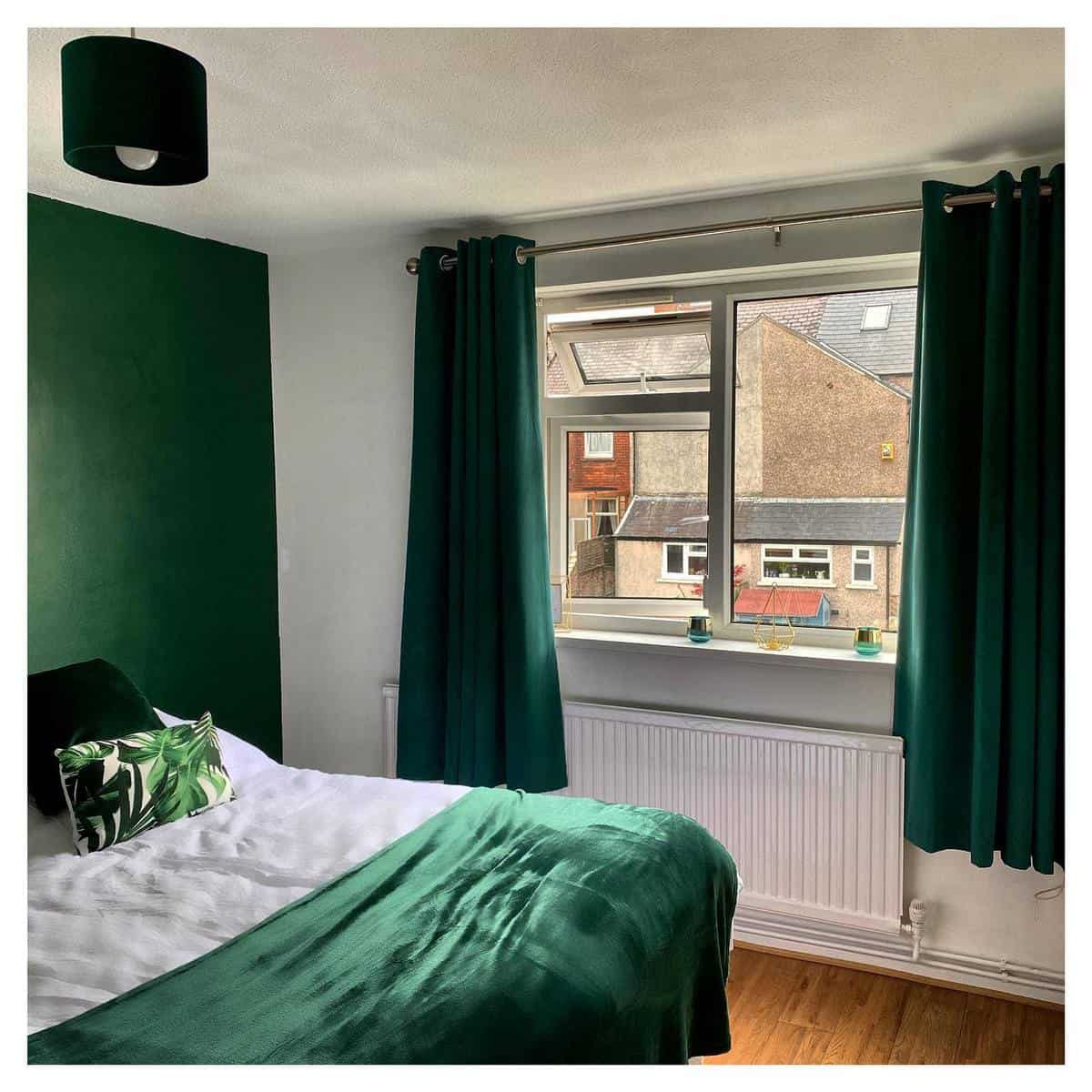Green wall curtains for small bedroom 