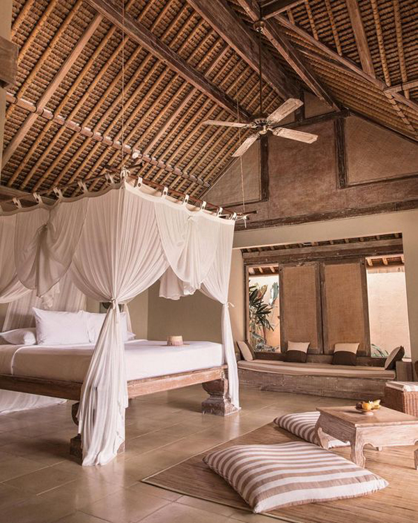 Aesthetic-Balinese-bedroom-villa-with-four-poster-bed