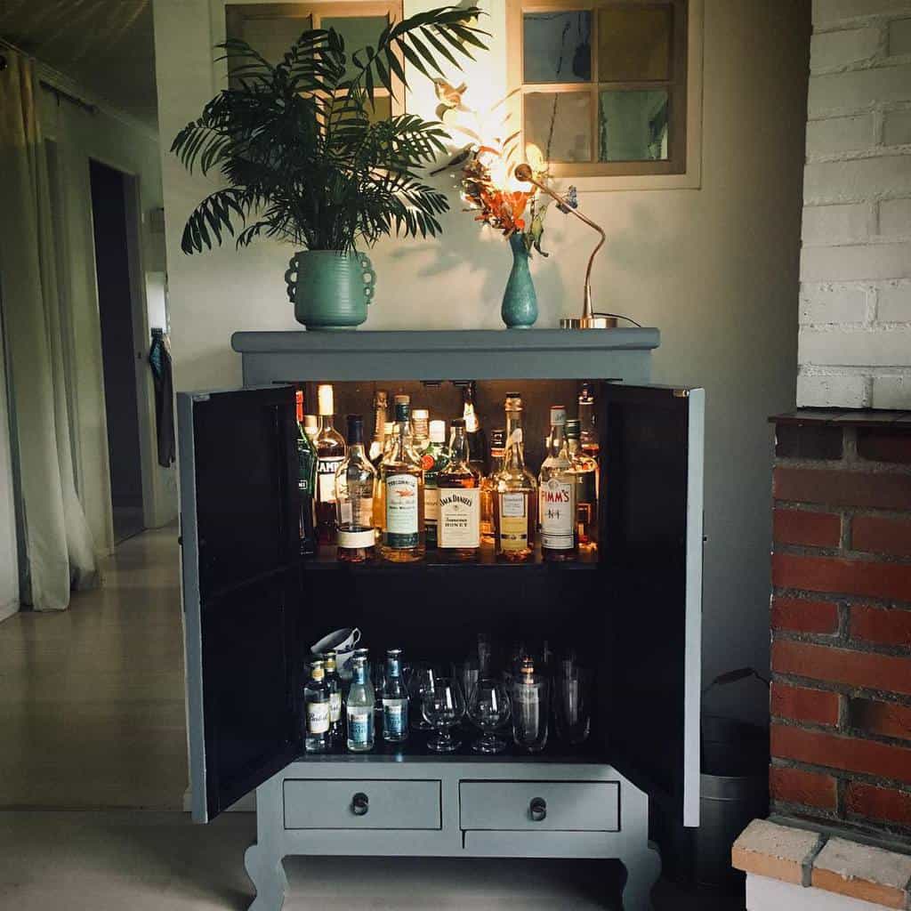 Mini liquor cabinet in gray