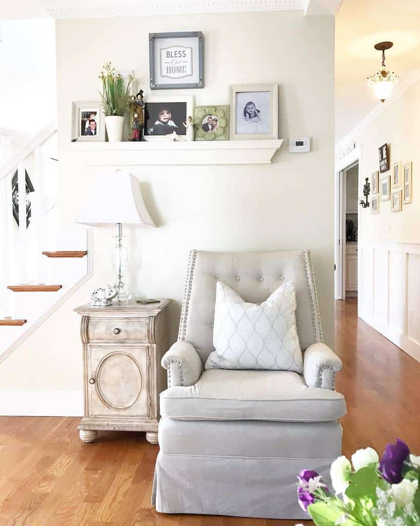 Small foyer house with gray accent chair