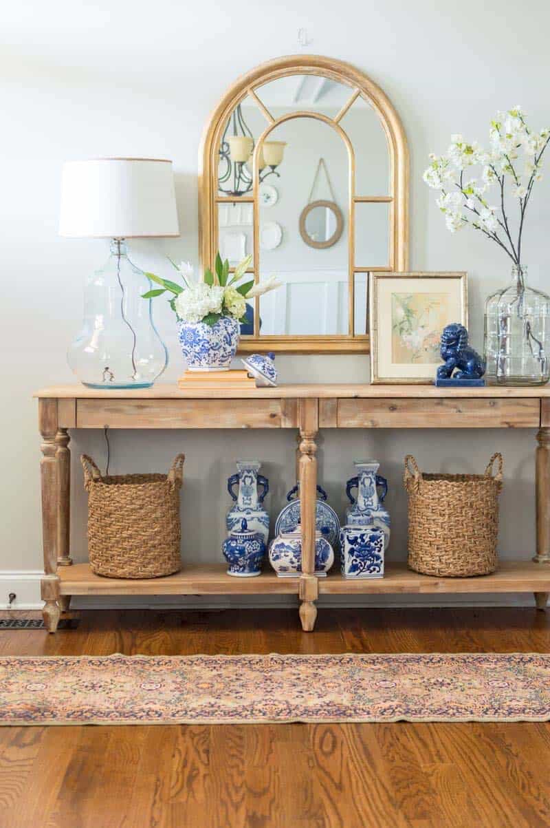 Spring-console-table-decoration-entry-with-blue-accents