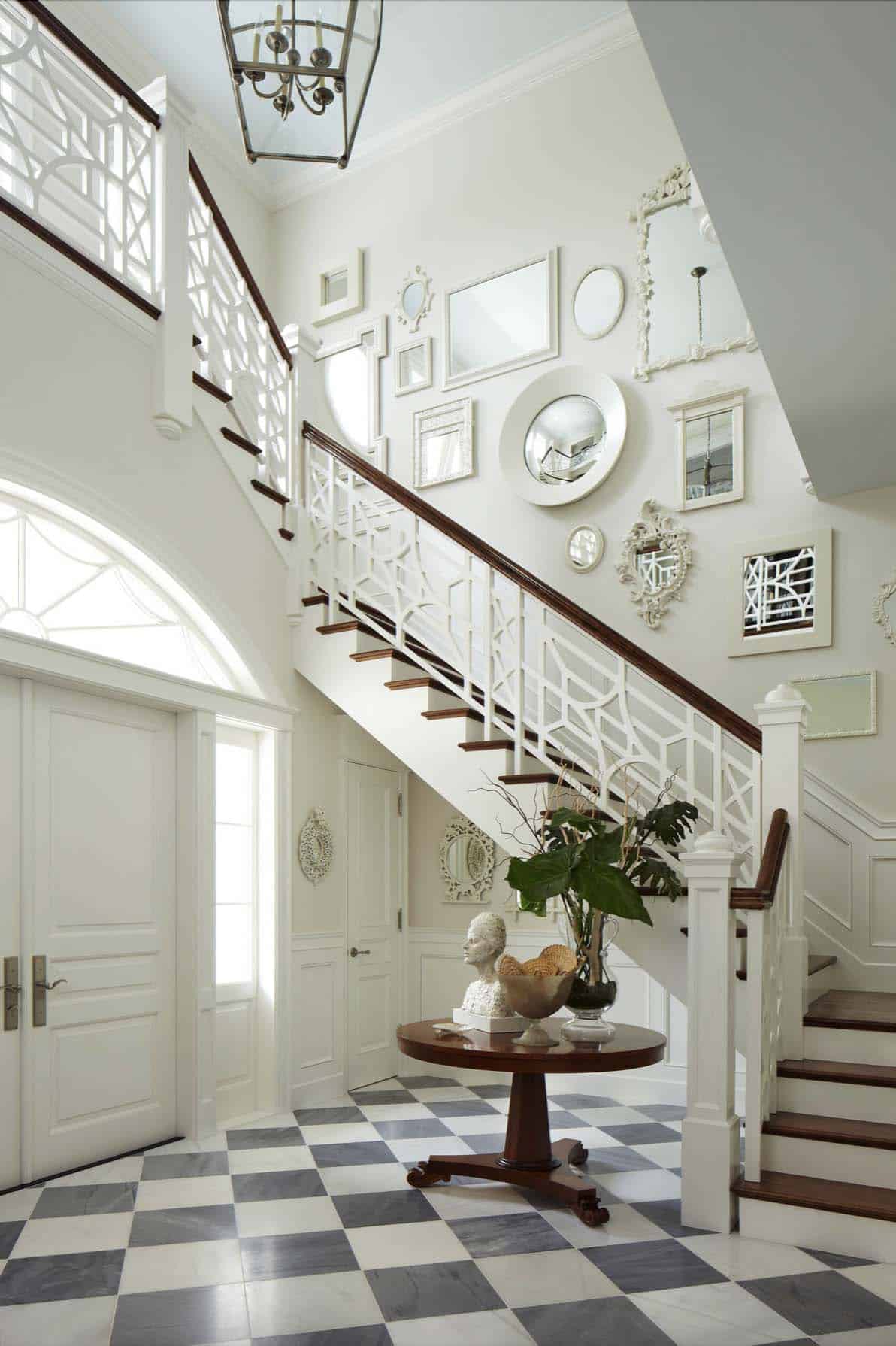 Sophisticated-house-entrance-with-a-staircase-and-black-and-white-marble-floor