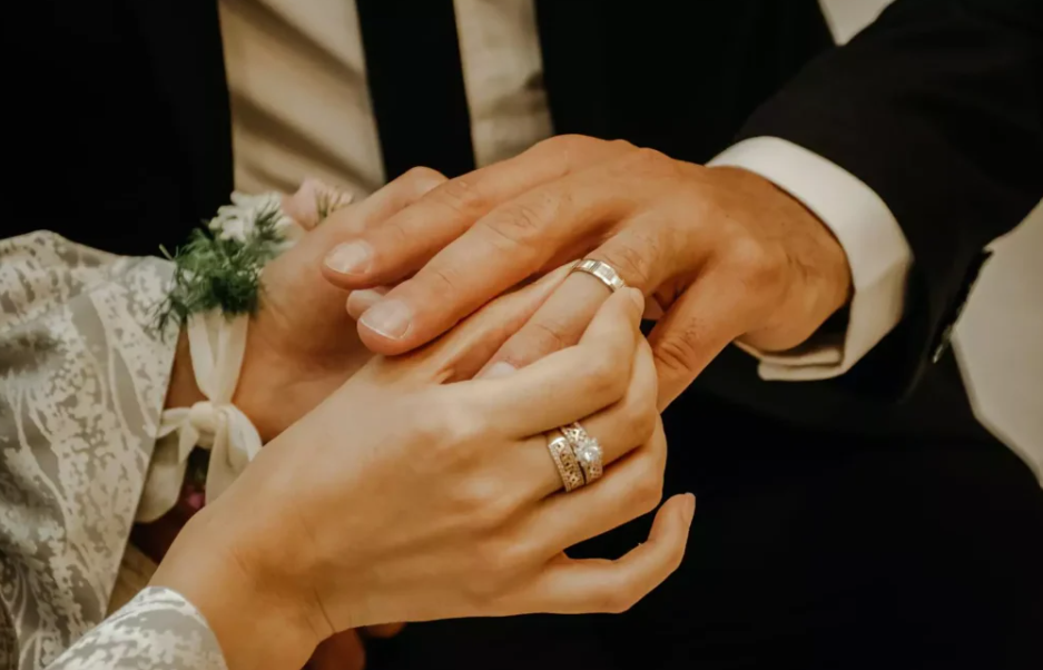 Couple Secretly Ties the Knot, Fans React with Surprise