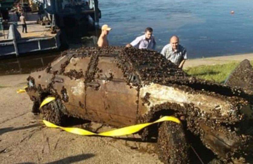 Man Makes Shocking Discovery of Submerged Car in River and Immediately Alerts Authorities