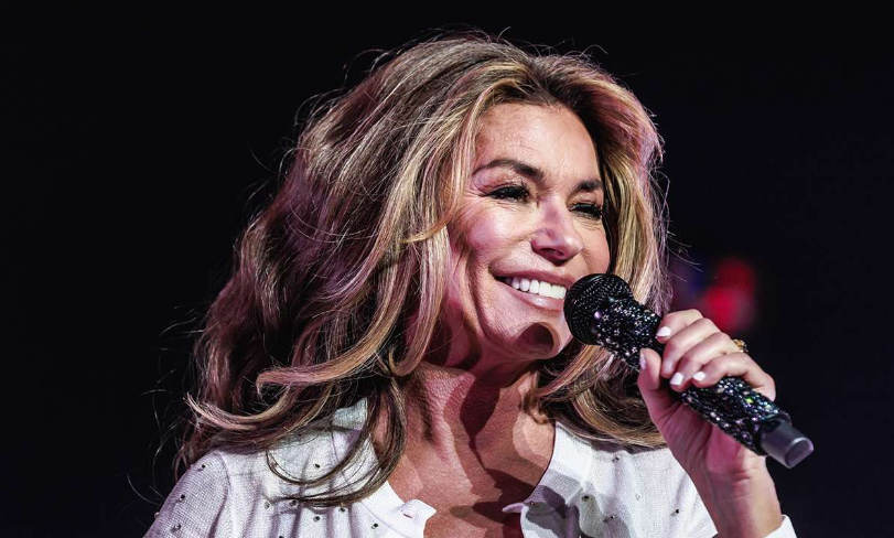 Shania Twain’s Recent Performance Outfit Draws Online Attention