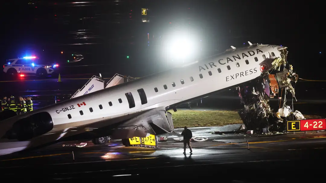 Incident at LaGuardia: Air Canada Plane Contacts Service Vehicle After Landing