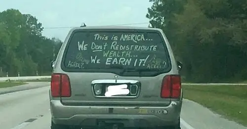 SUV Window Message Triggers Online Discussion About Work, Opportunity, and Economic Perspectives