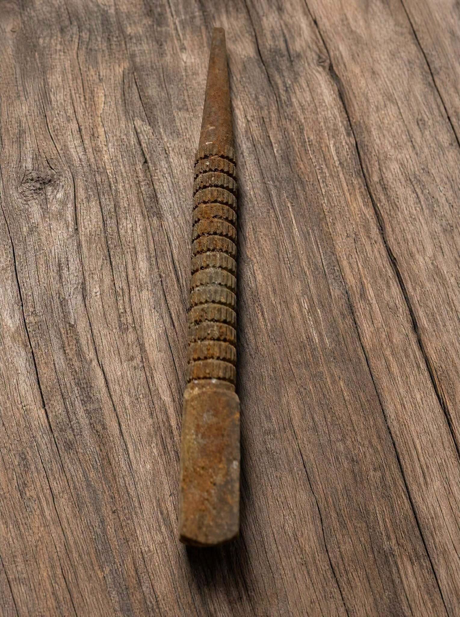 The Small Workshop Tool That Defined Generations: Why the Vintage Nail Punch Still Matters Today