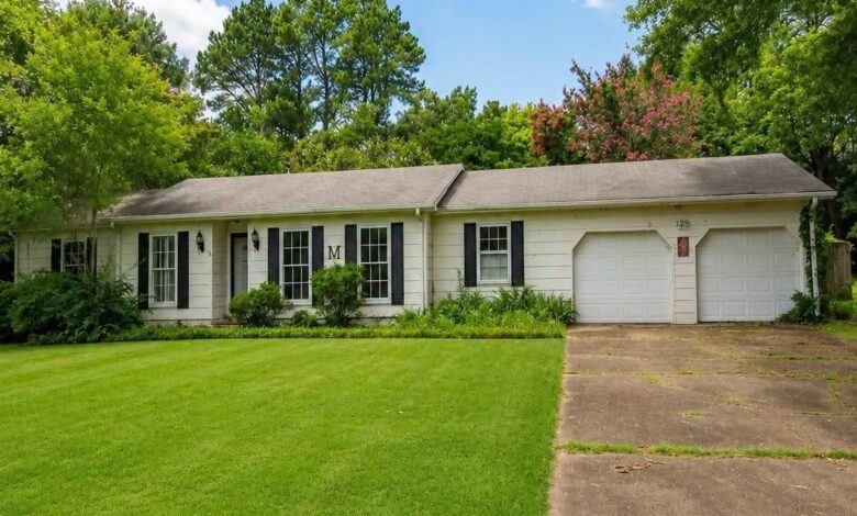 The Unique Indoor-Outdoor Feature That Makes This Decatur Ranch Stand Out